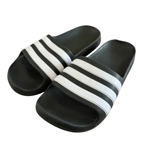 Adidas Kids’ Adilette Comfort Slides Sandals Black White Black Size 2 - Picture 1 of 6